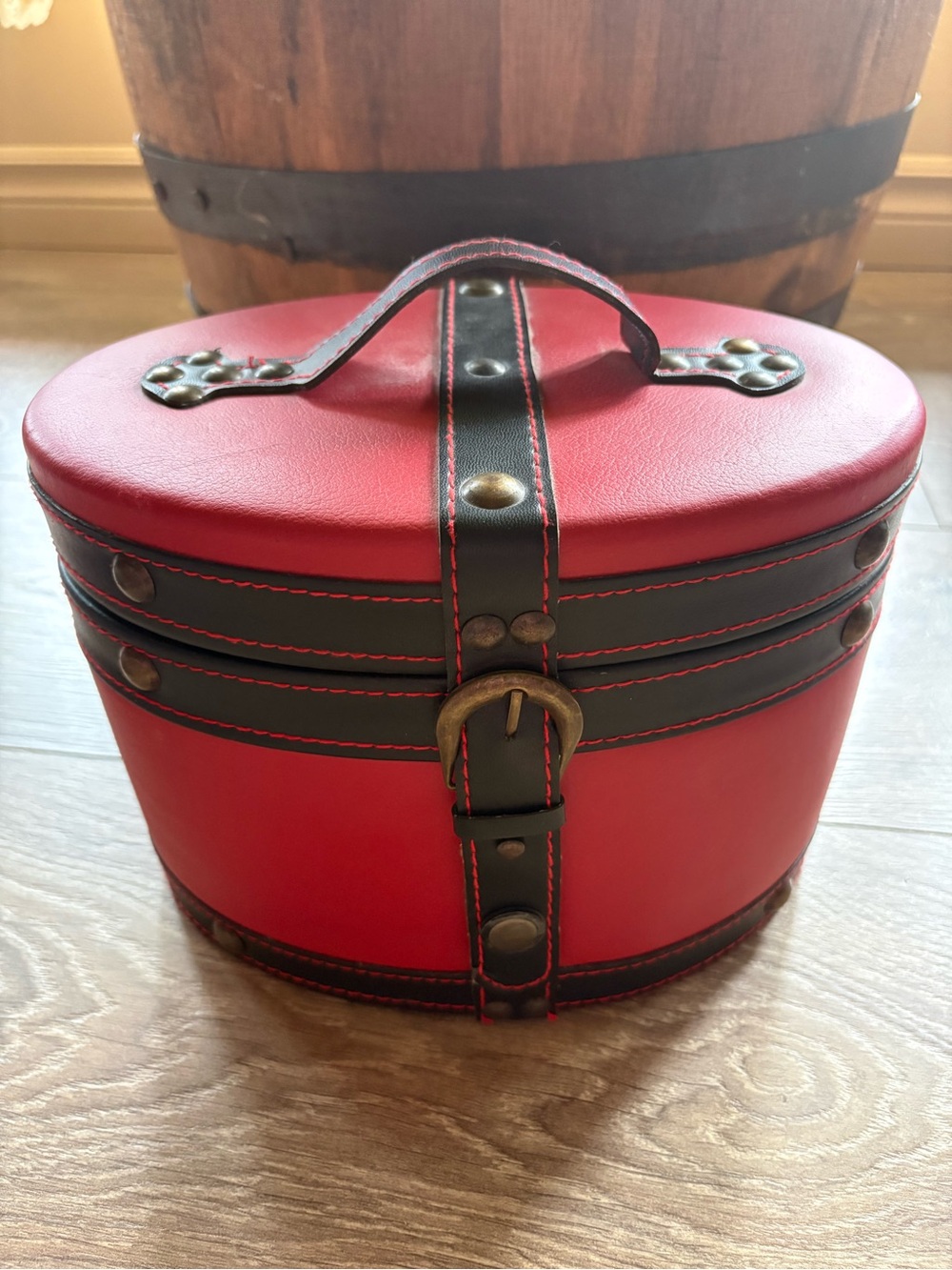 Vintage-style Red & Black Oval Hat Box /
Masonic Fez Case